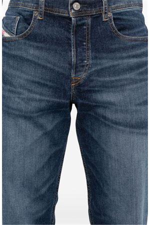 Jeans D-Finitive affusolati indaco DIESEL | A1022909J4701