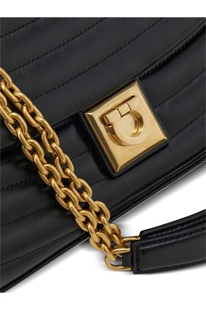 Quilted shoulder bag (M) FERRAGAMO | 0776511NERO