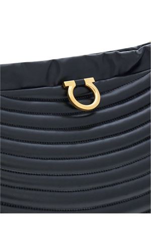 Borsa a spalla media trapuntata nera FERRAGAMO | 0776658NERO