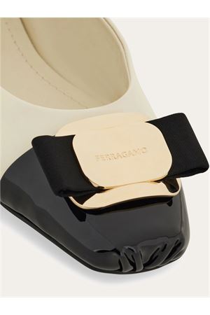 New Vara plate bicolor ballet flat FERRAGAMO | 0777437NERO