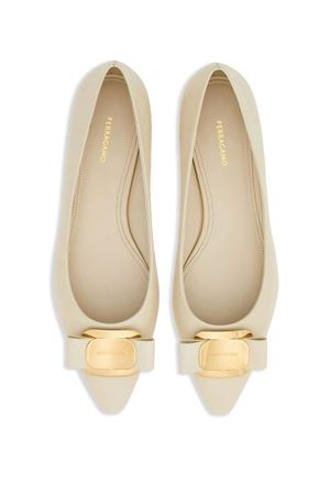 Ballerine Vara in nappa bianco crema FERRAGAMO | 0768695MASCARPONE