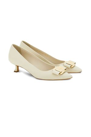 Pumps New Vara in pelle bianco latte FERRAGAMO | 0768708MASCARPONE