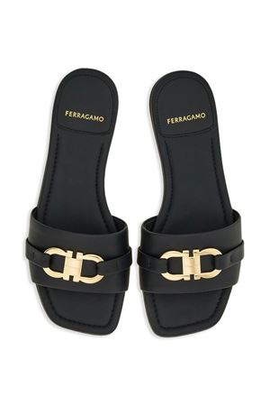 Sandali flat in pelle nera FERRAGAMO | 0769636NERO