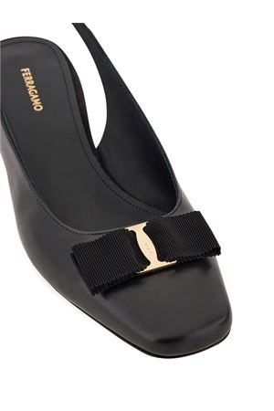 Slingback in pelle di vitello nero FERRAGAMO | 0781112NERO